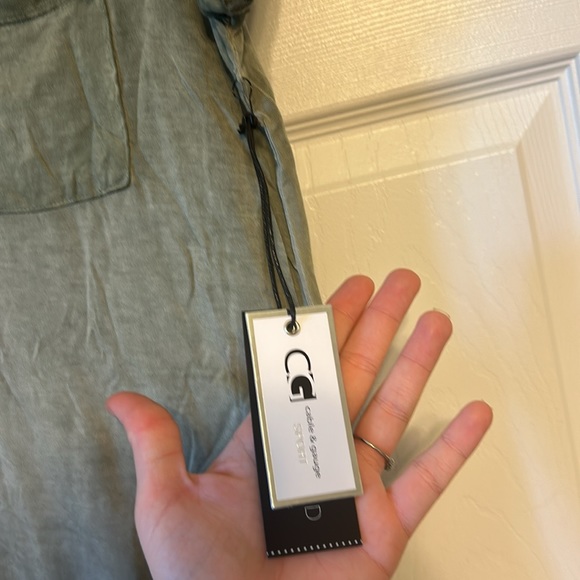 Olive green, lightweight casual T-shirt with pocket new with tags - Picture 3 of 4